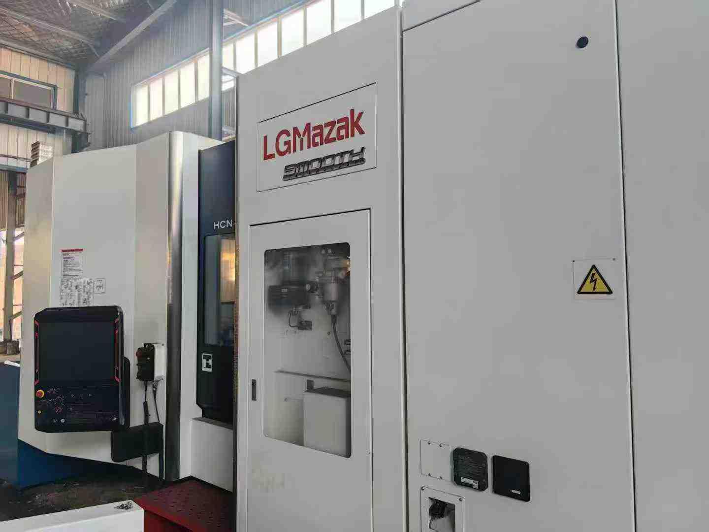 Horizontal machining center
