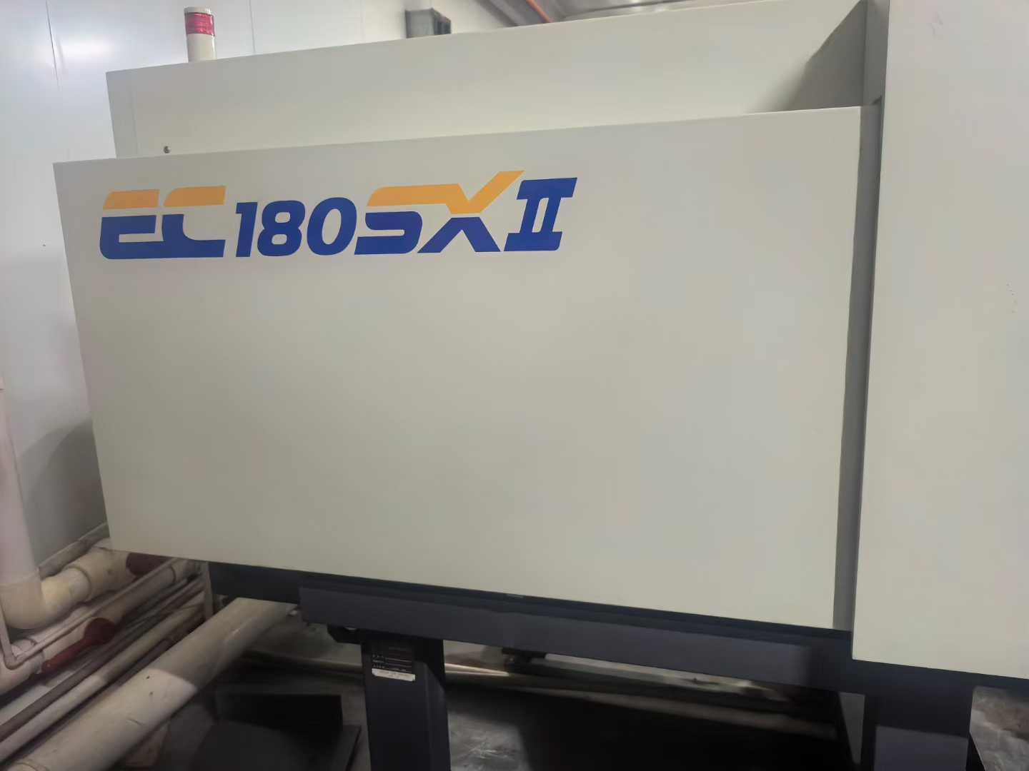 Plastic injection machine