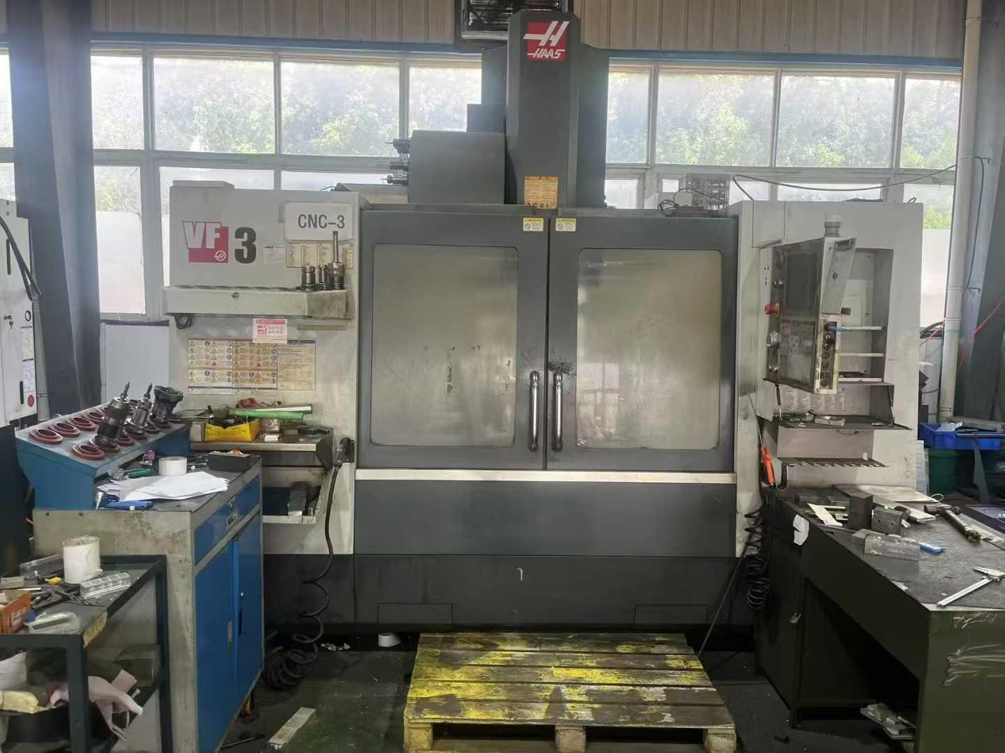 Vertical machining center