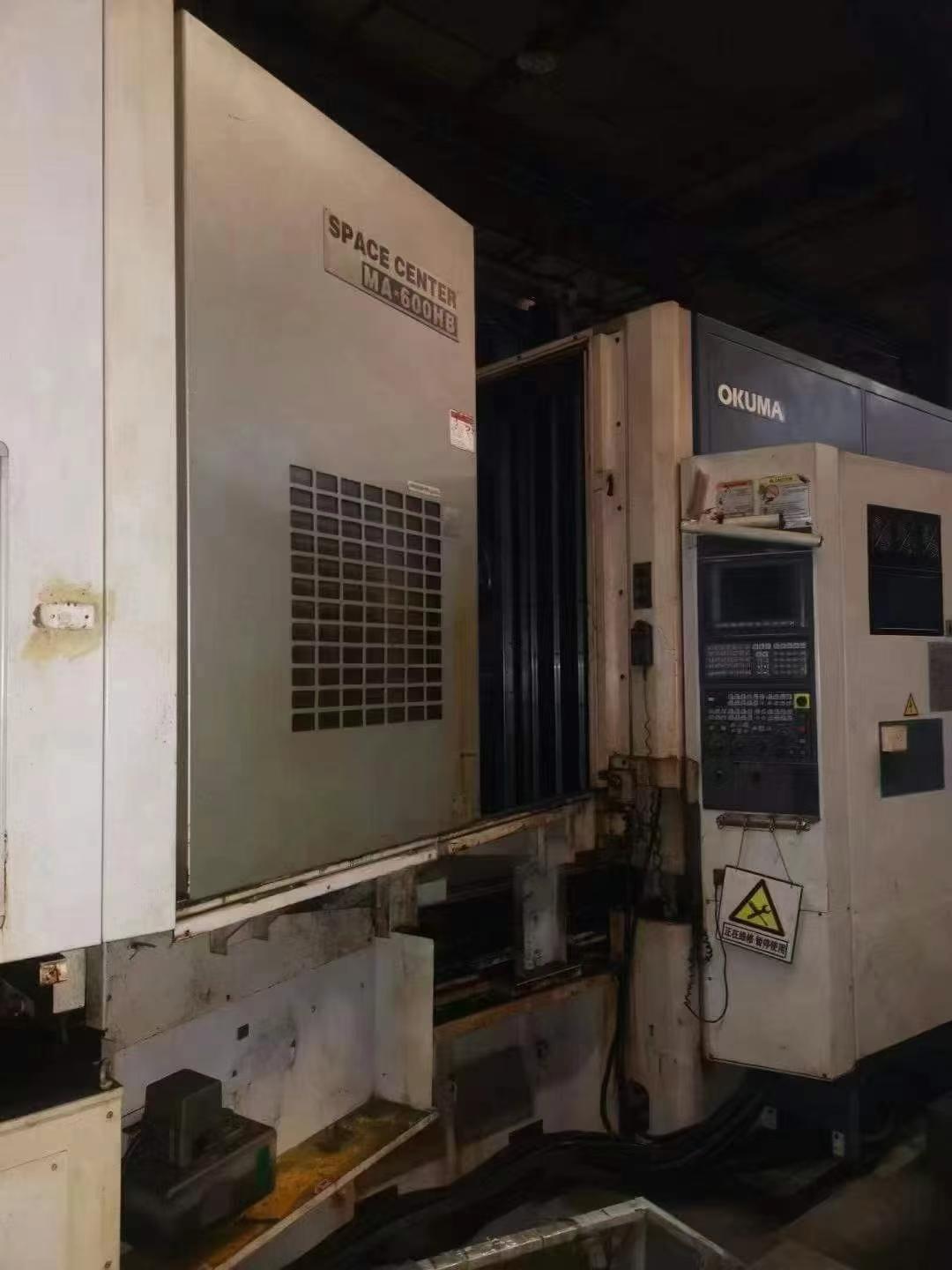 Horizontal machining center