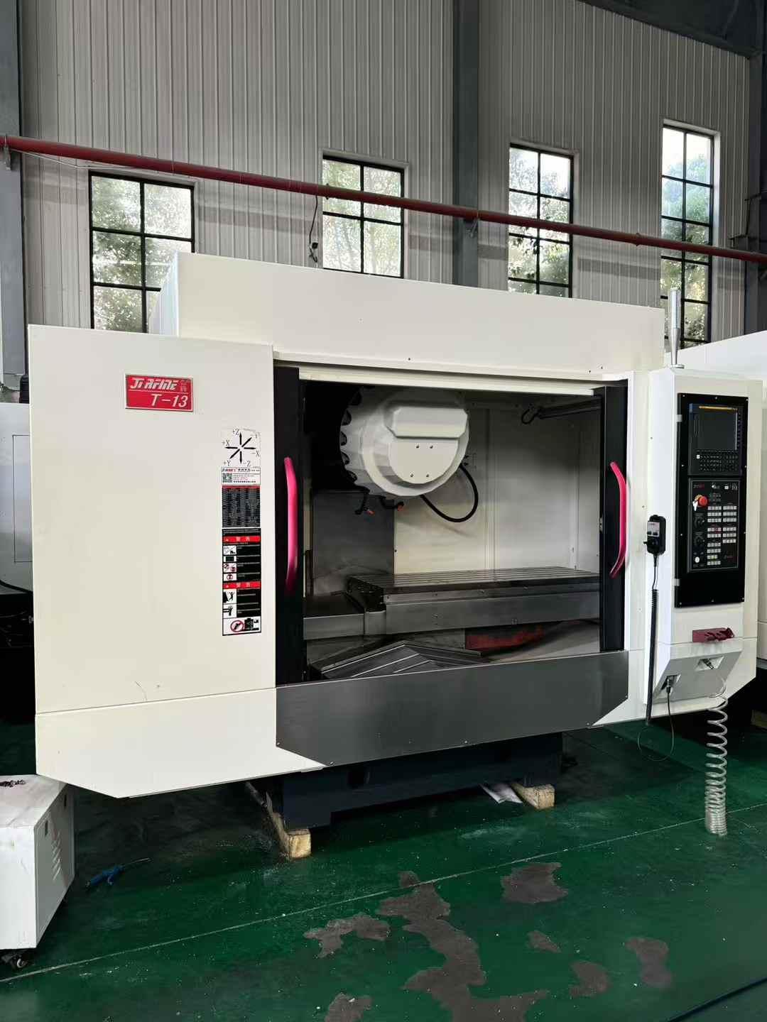 Drilling and tapping center