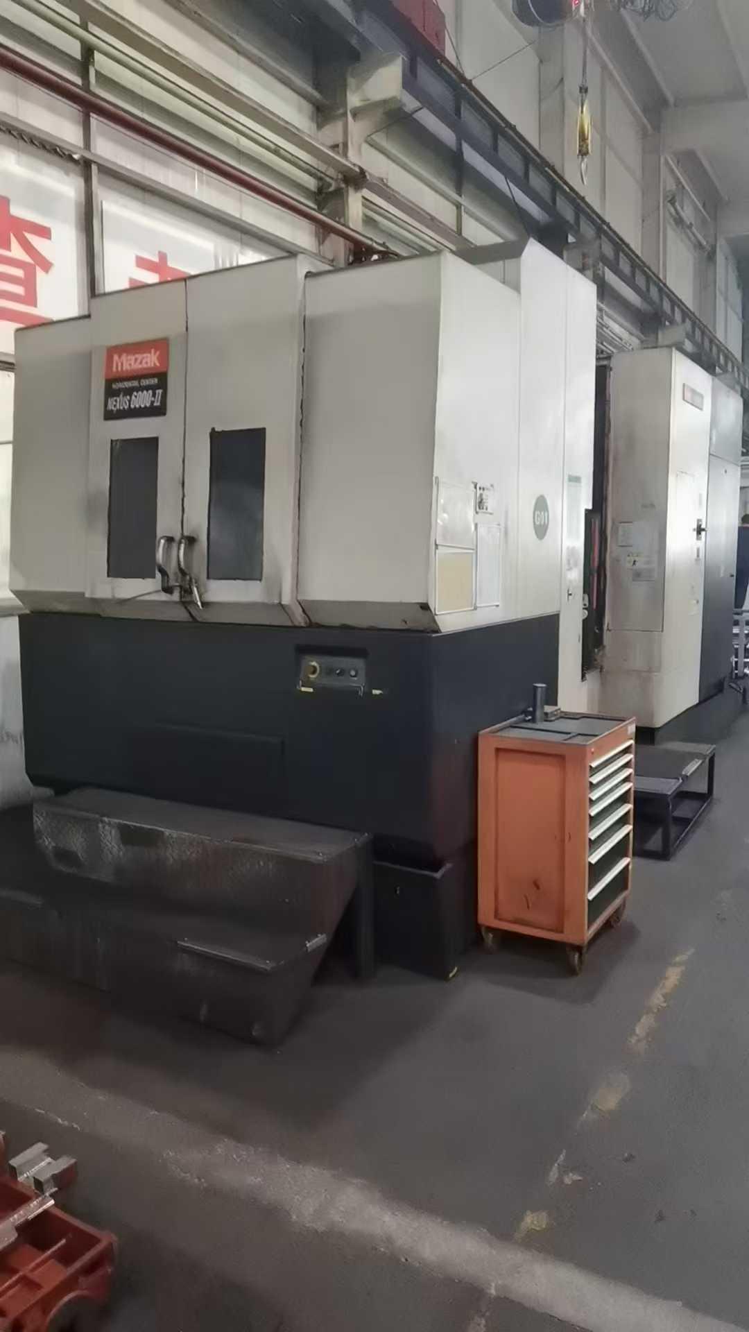 Horizontal machining center