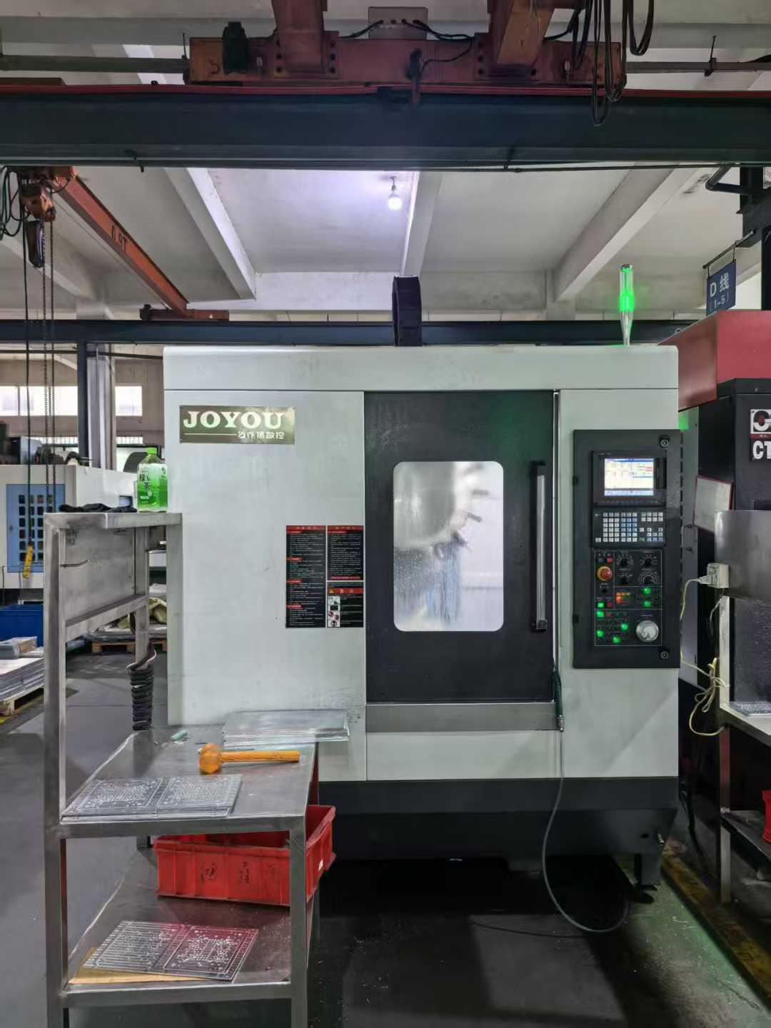 Drilling and tapping center