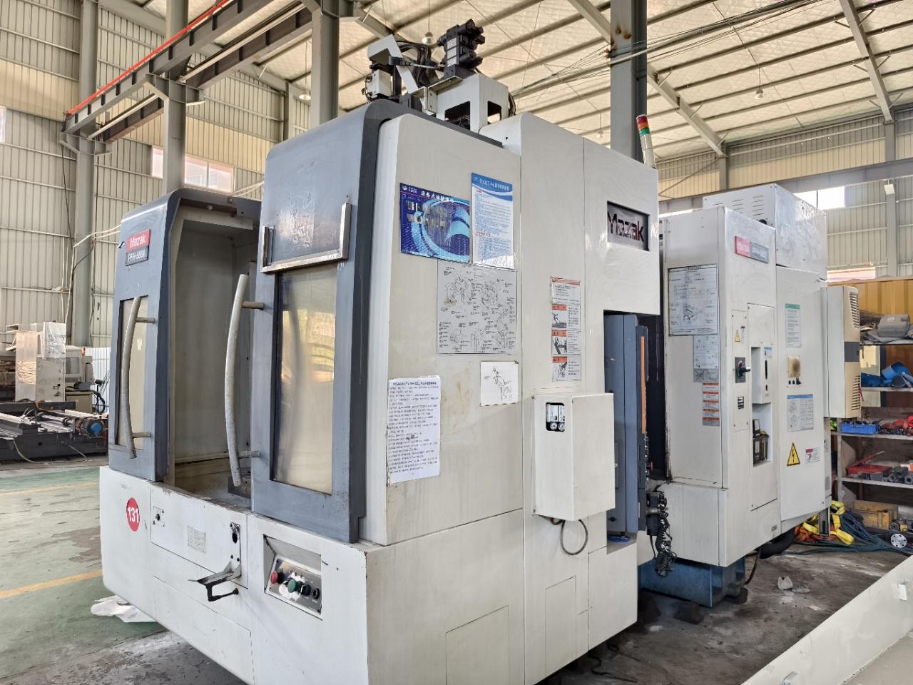 Horizontal machining center