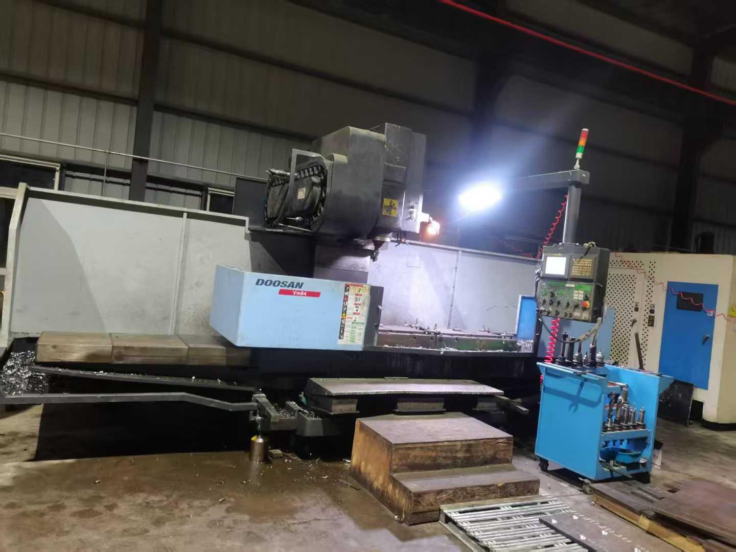 Vertical machining center