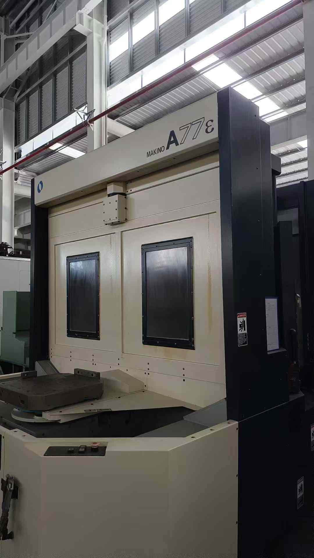 Horizontal machining center