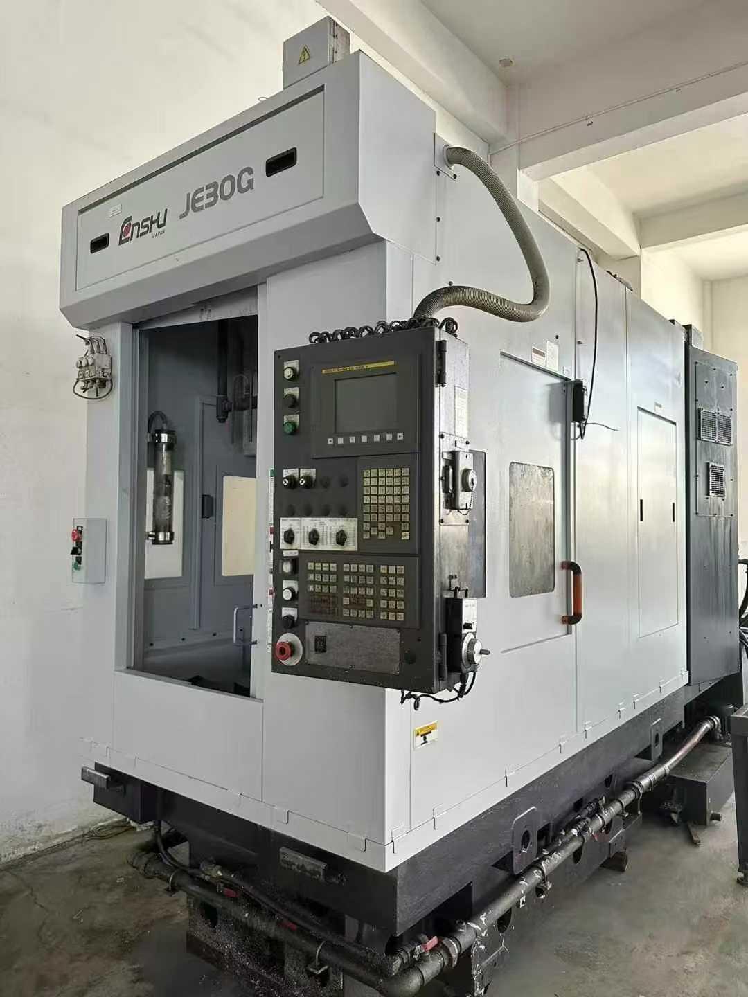 Horizontal machining center