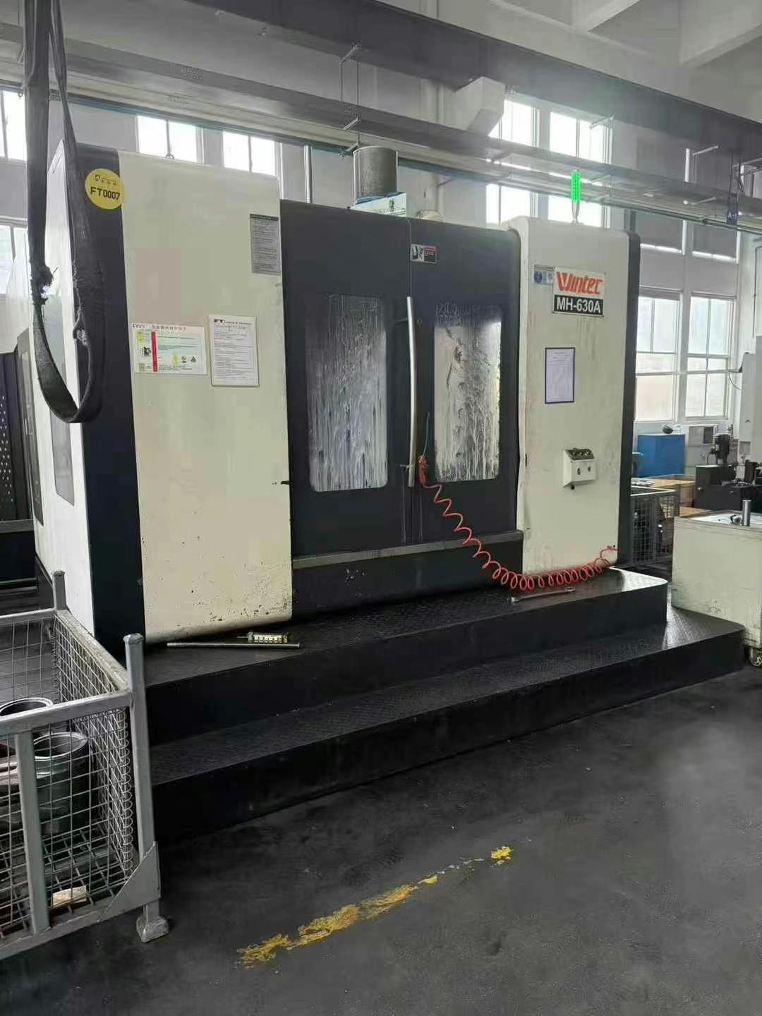 Horizontal machining center