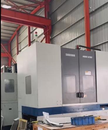 Horizontal machining center