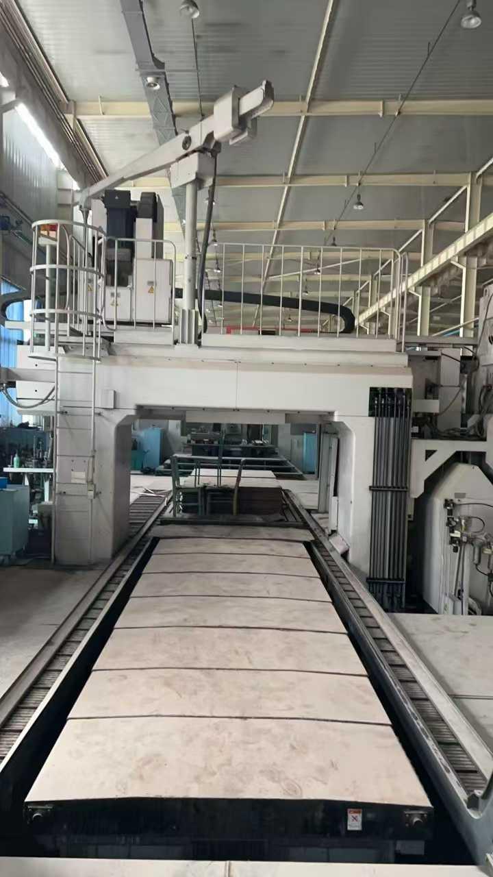 Five-sided gantry machining center