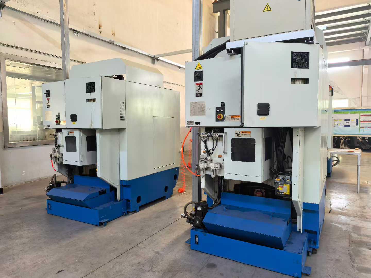 Drilling and tapping center