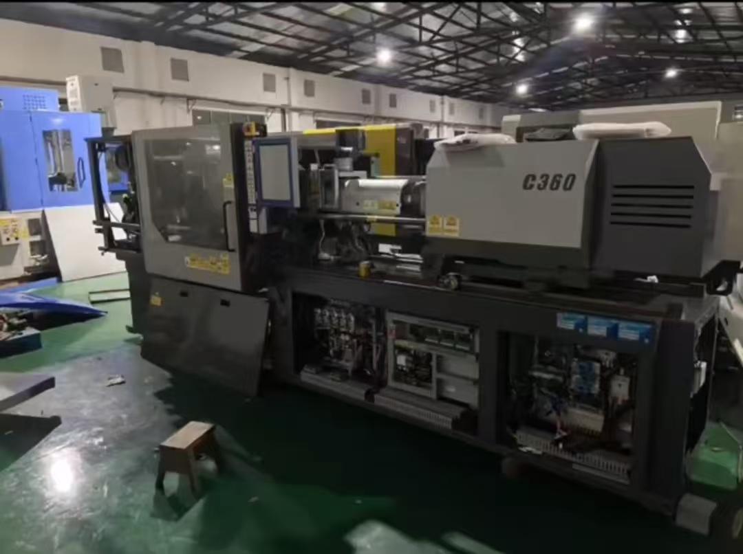 Plastic injection machine