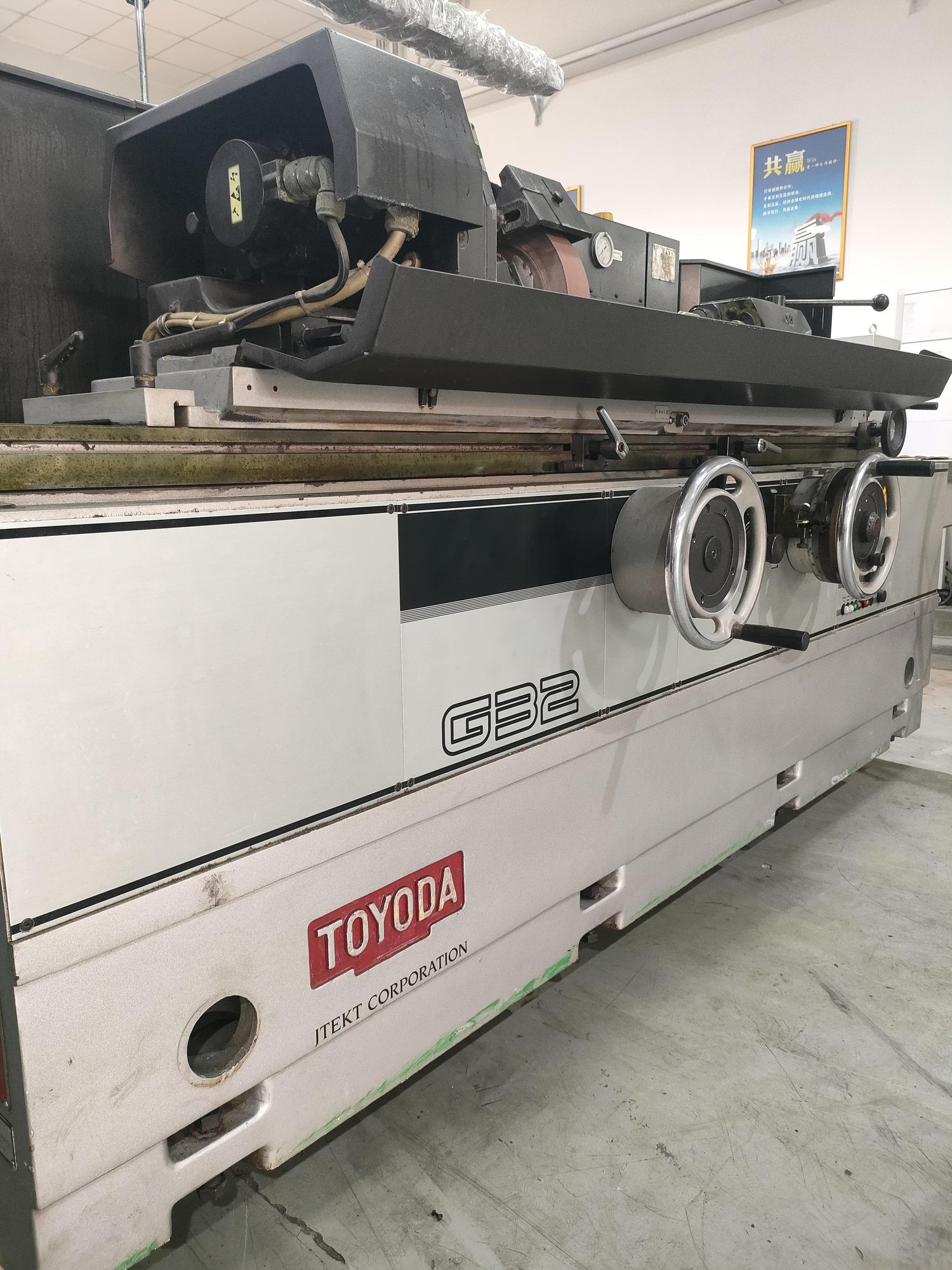 Cylindrical grinder 