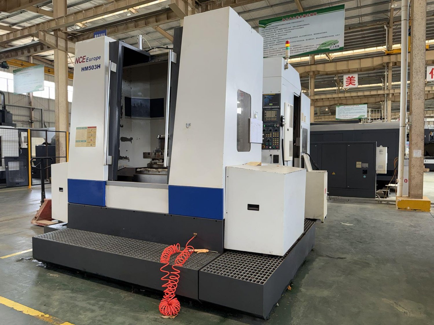 Horizontal machining center