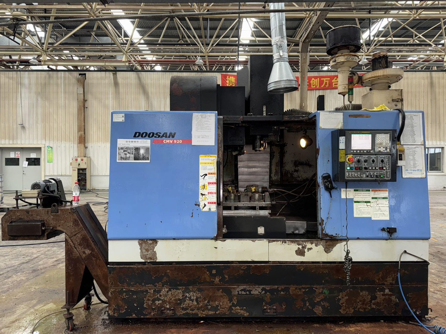 Vertical machining center