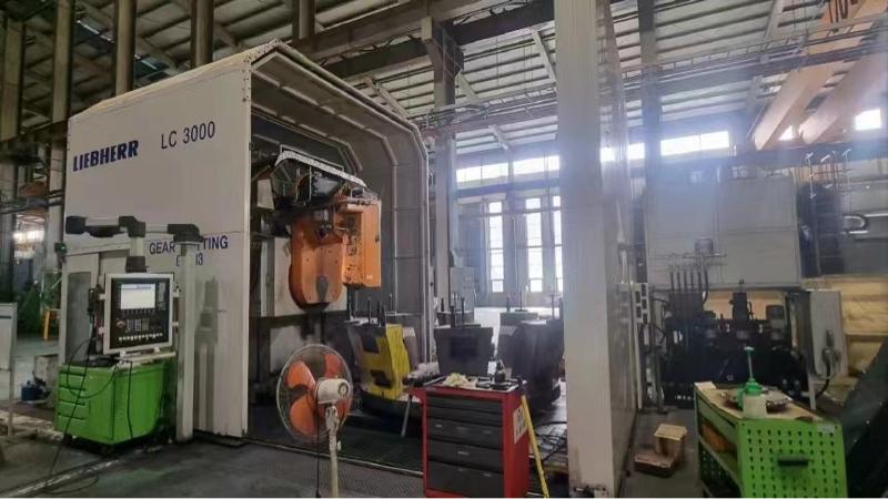 Gear hobbing machine