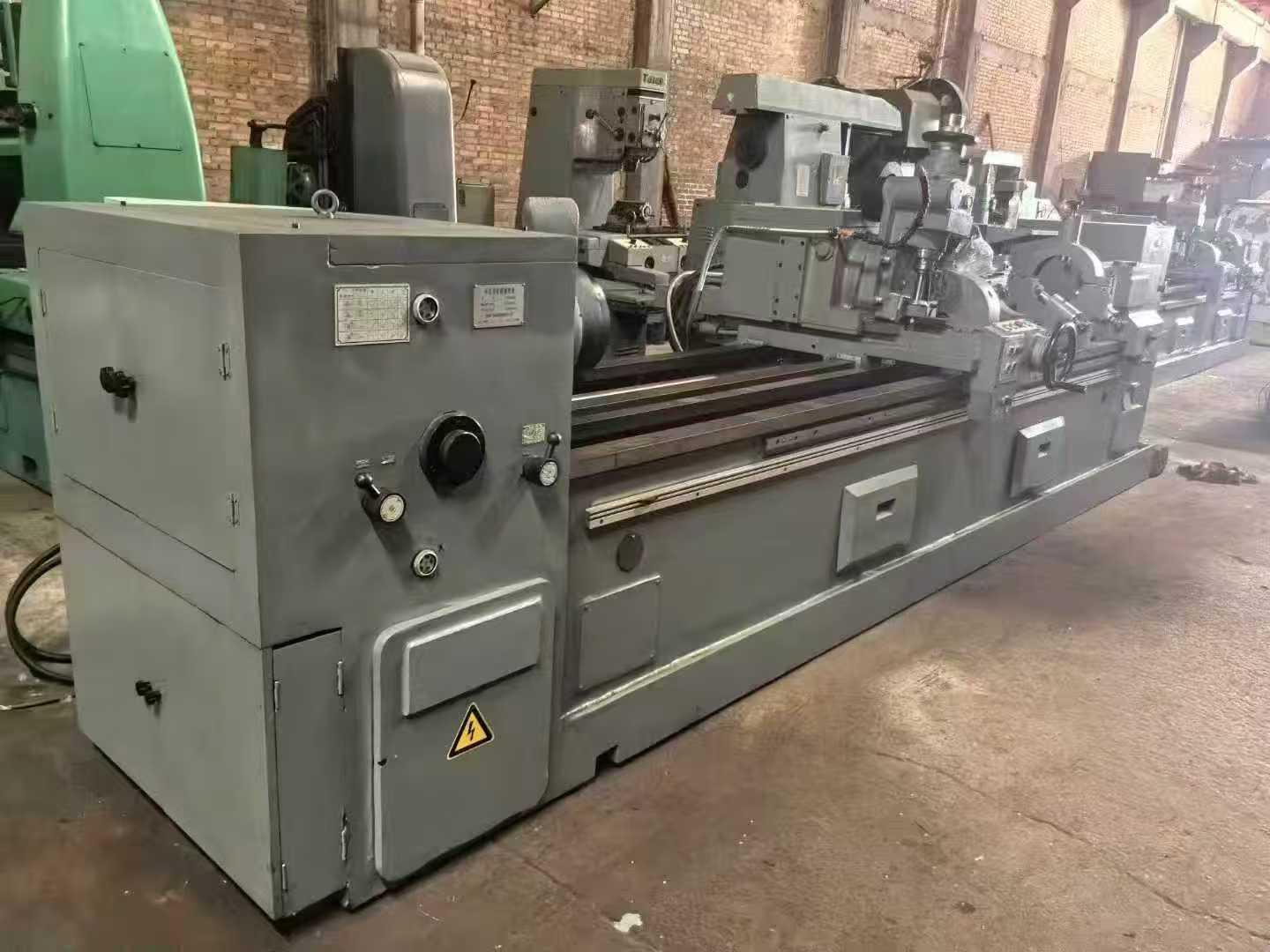 Semi-automatic splined shaft milling machine