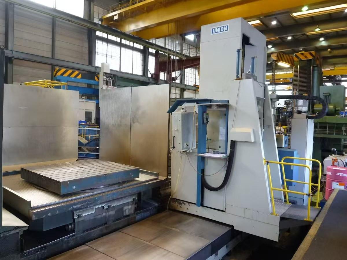 Horizontal boring and milling machine