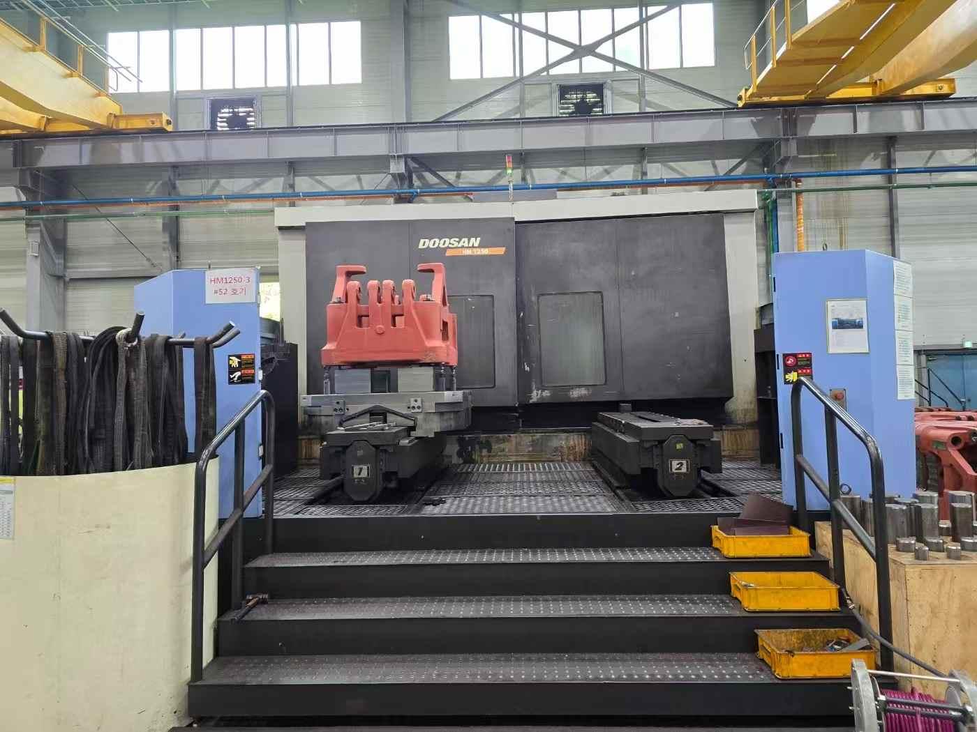 Horizontal machining center