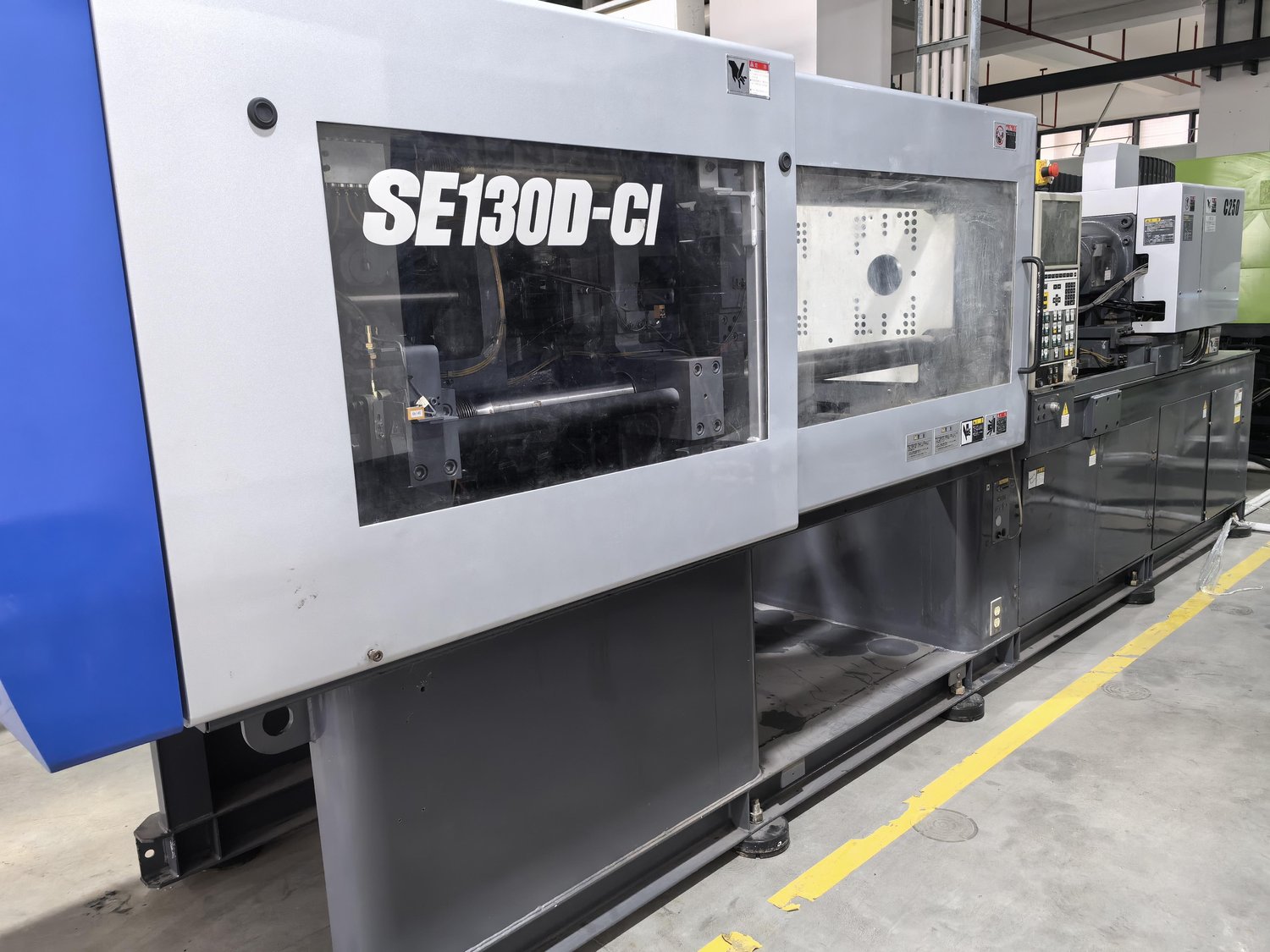 Two-color Plastic injection machine