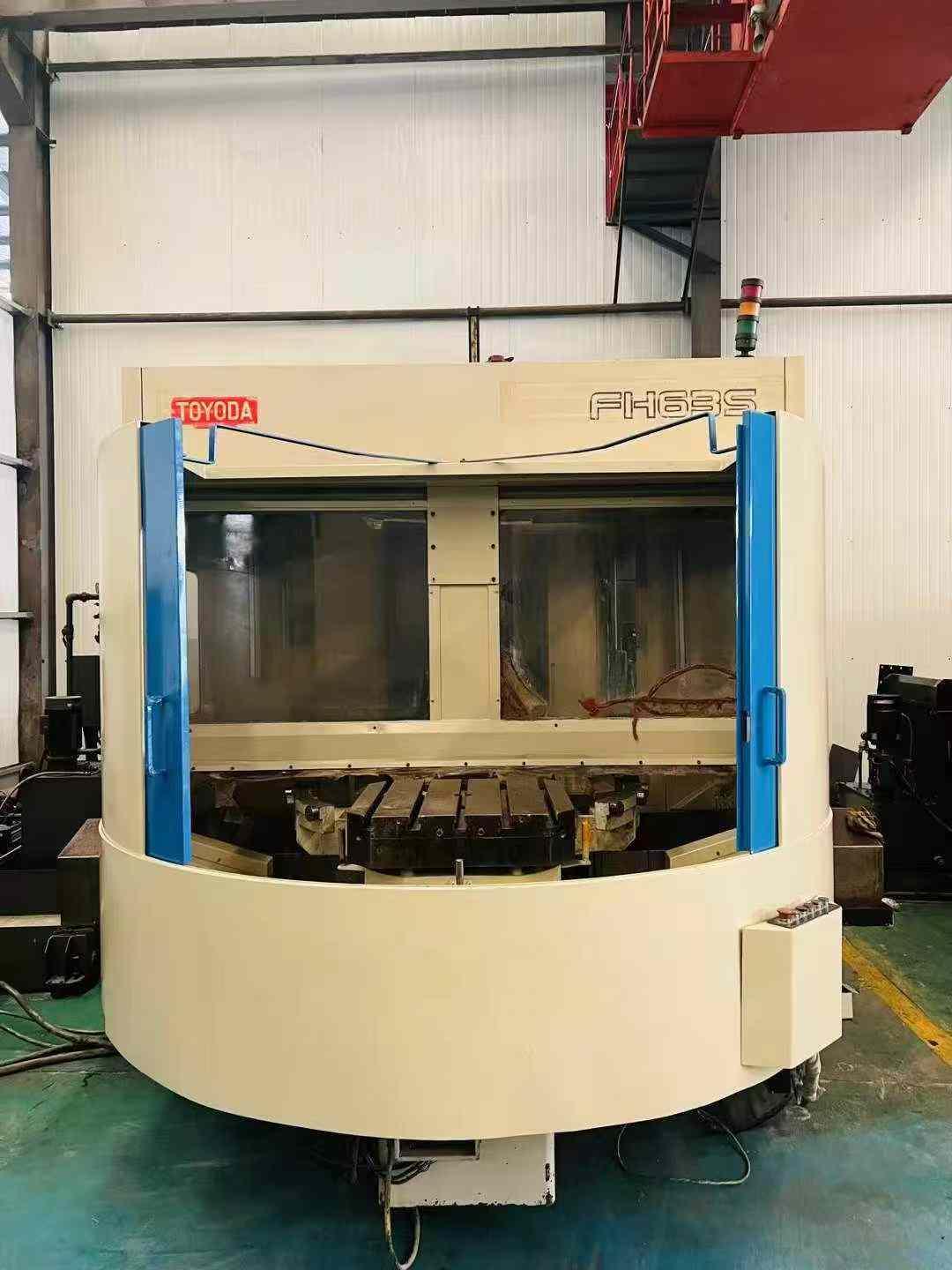 Horizontal machining center
