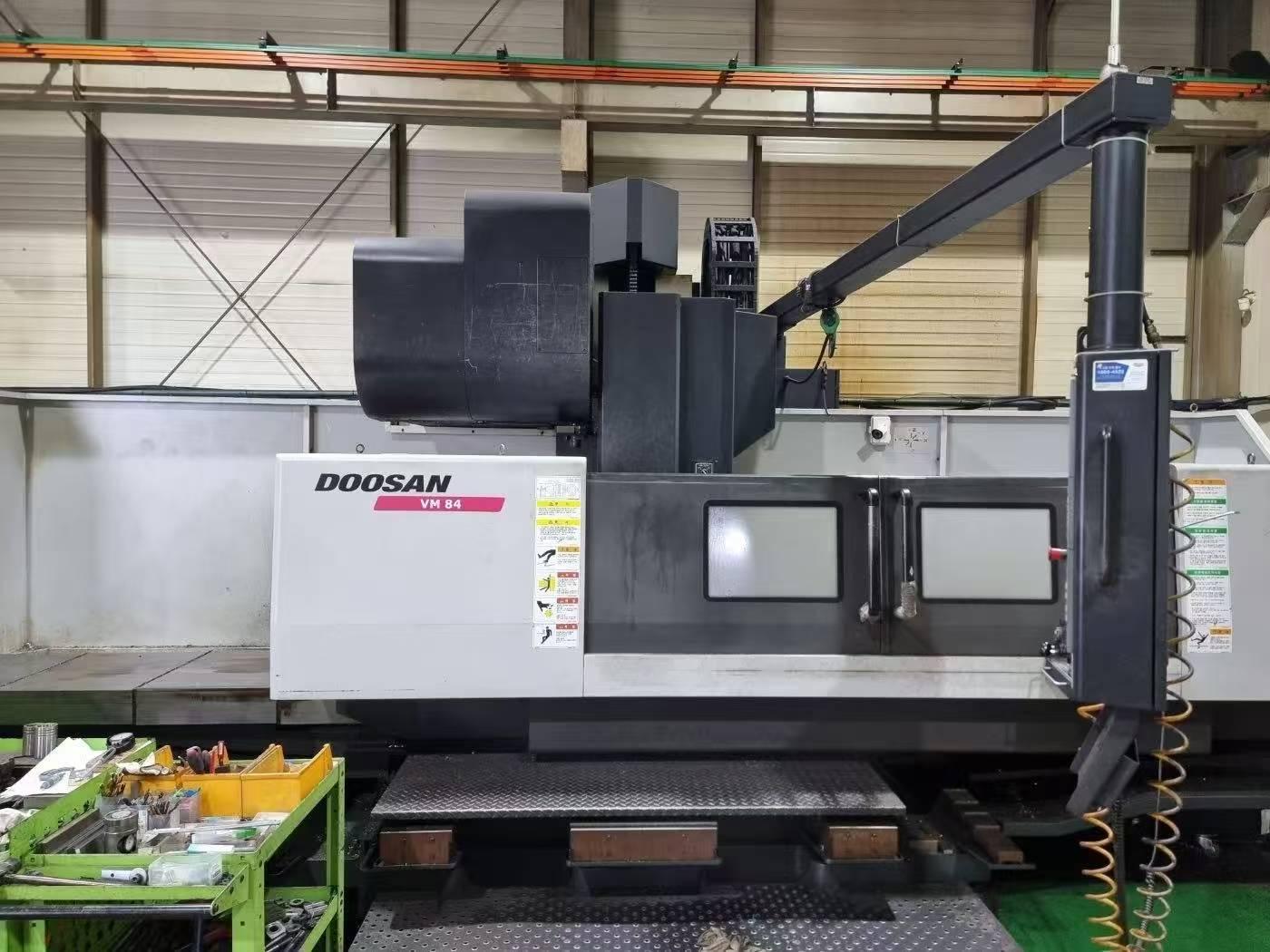 Vertical machining center