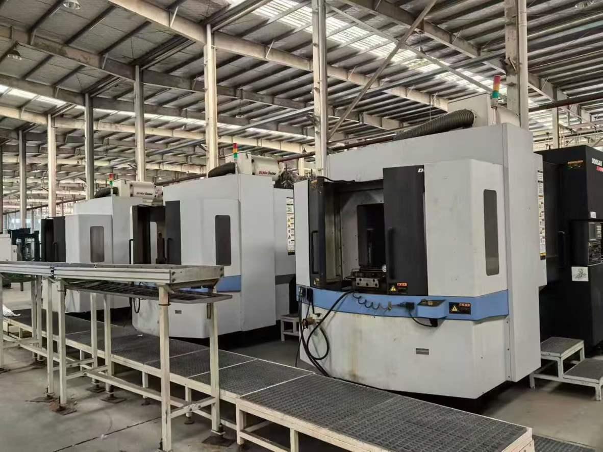 Horizontal machining center