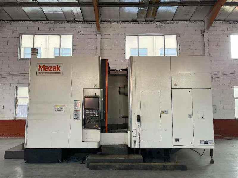 Horizontal machining center