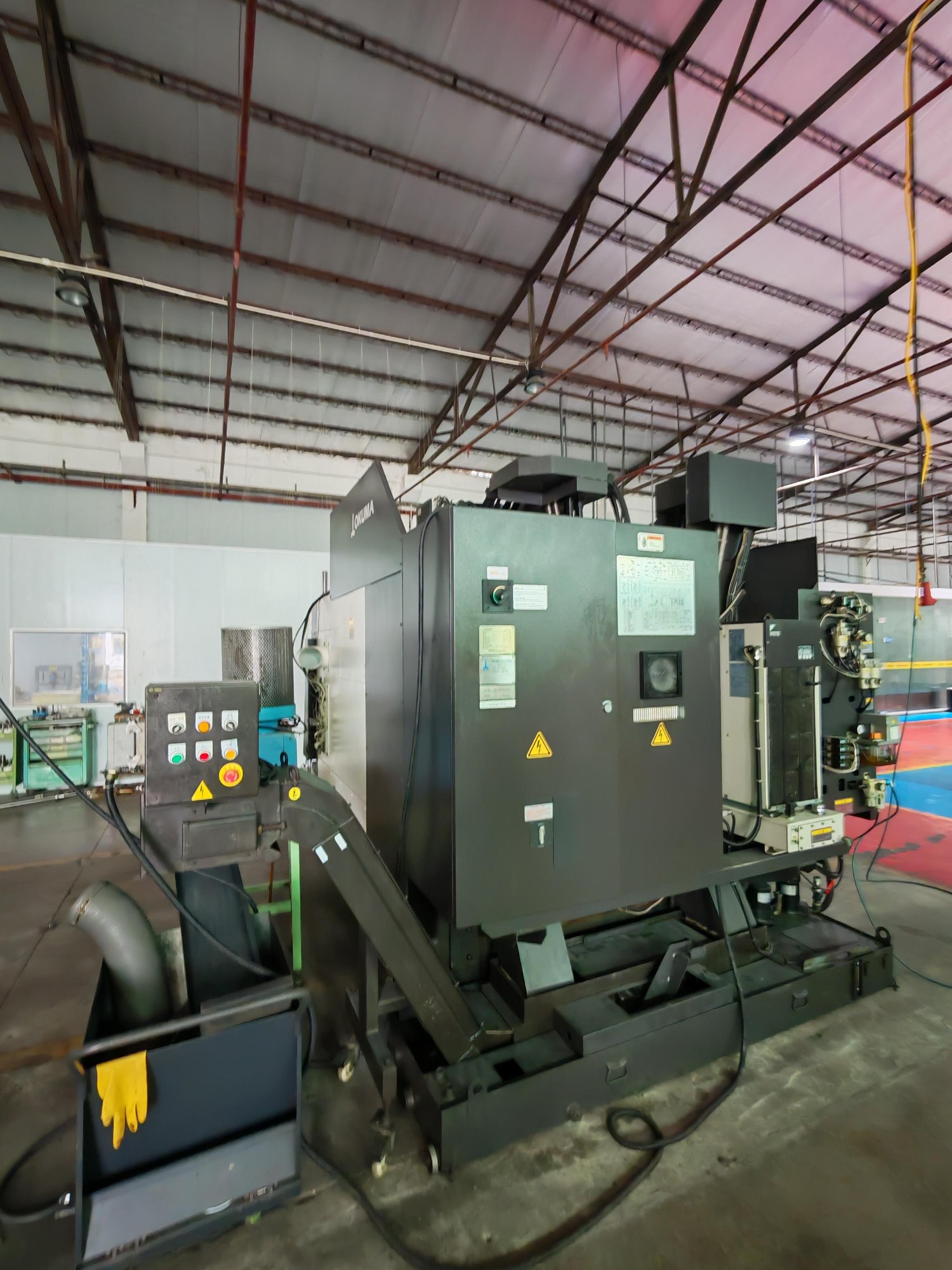 Vertical machining center