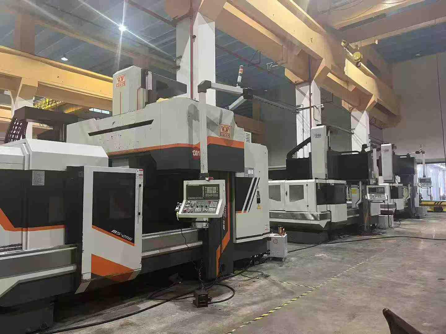 Gantry machining center