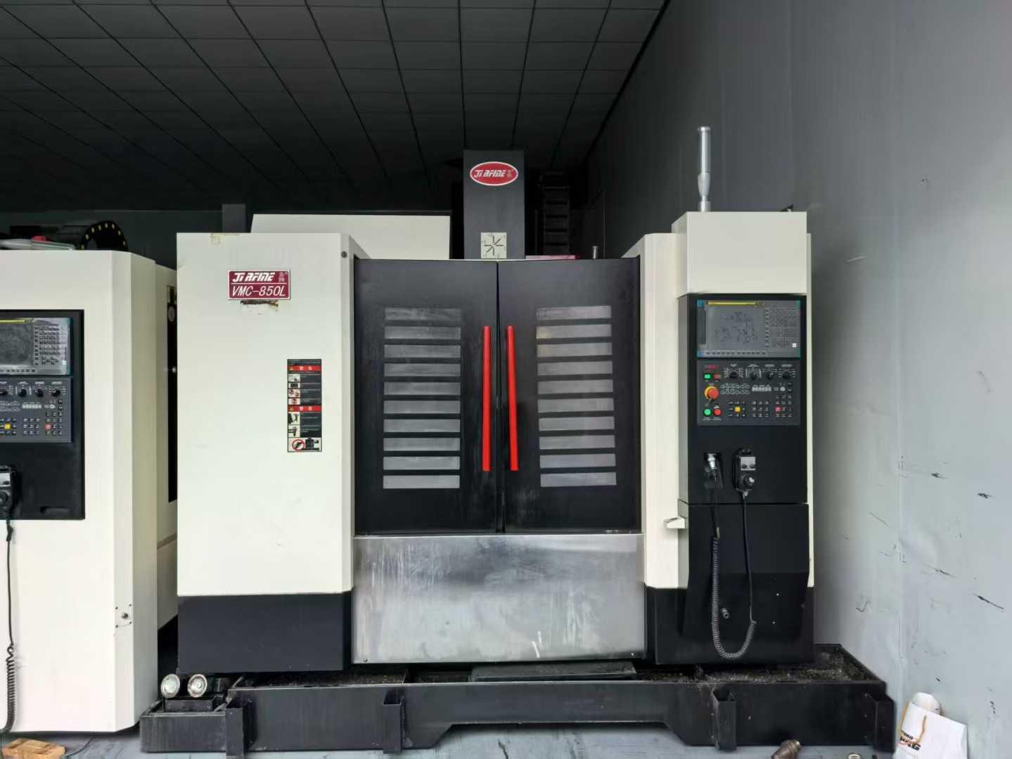 Vertical machining center