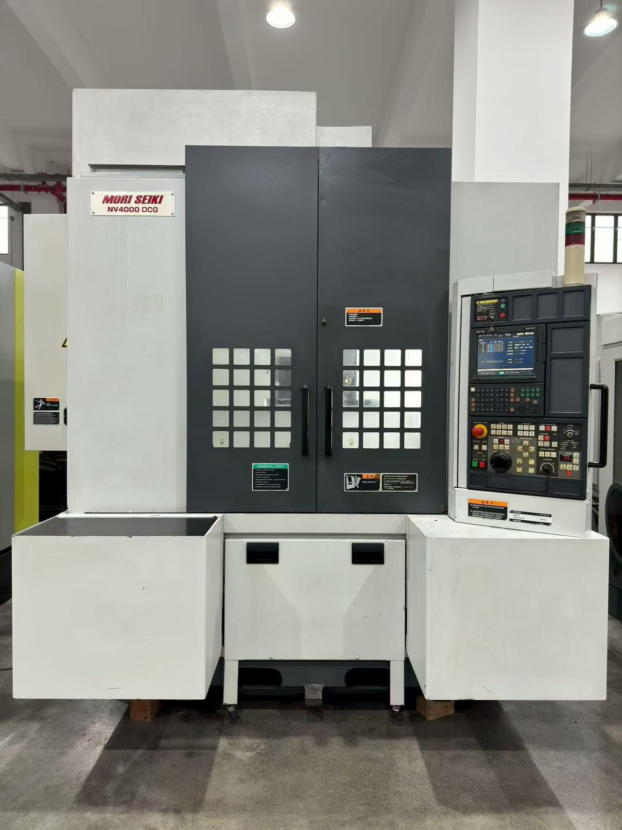 Vertical machining center