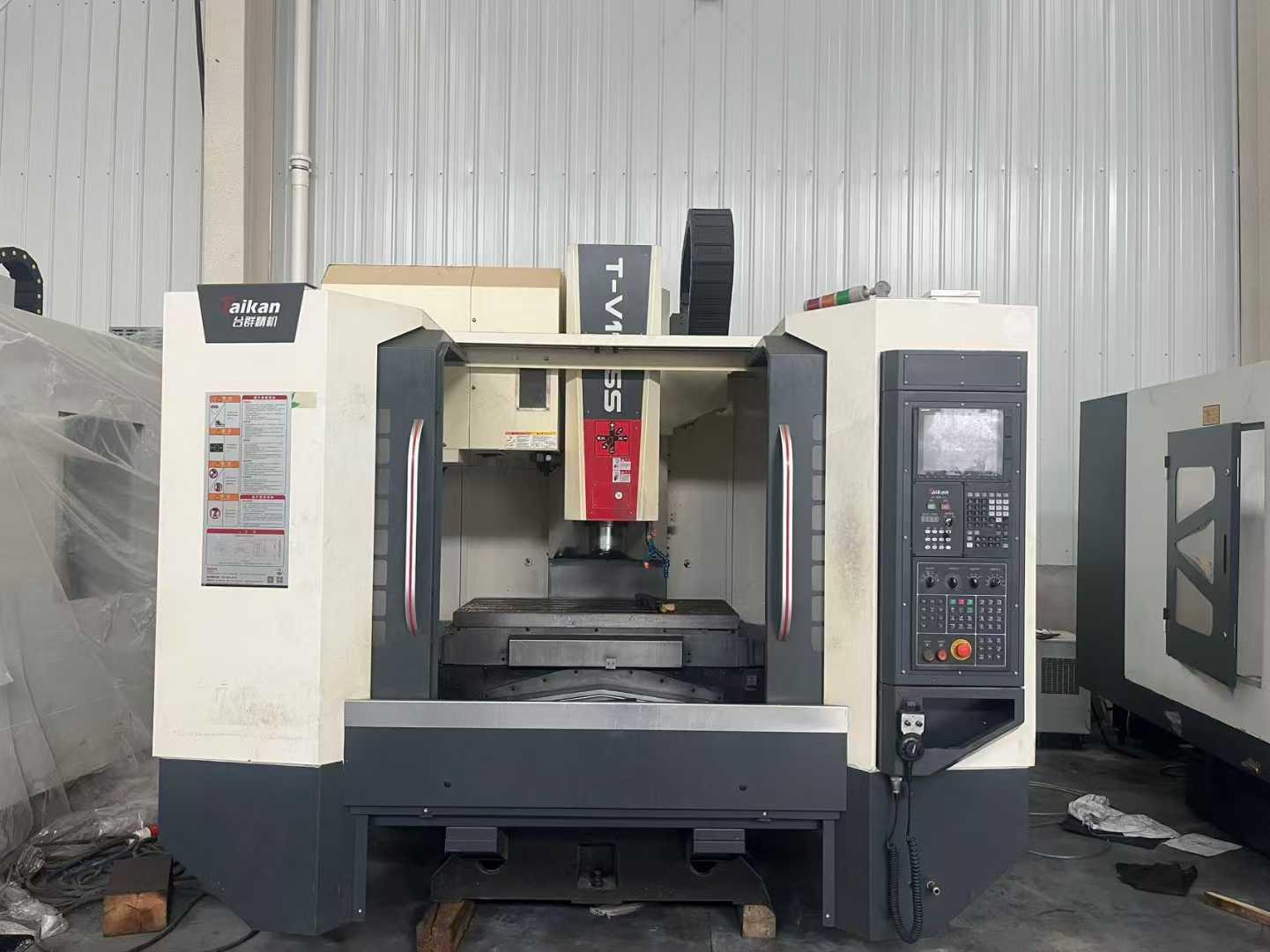 Vertical machining center