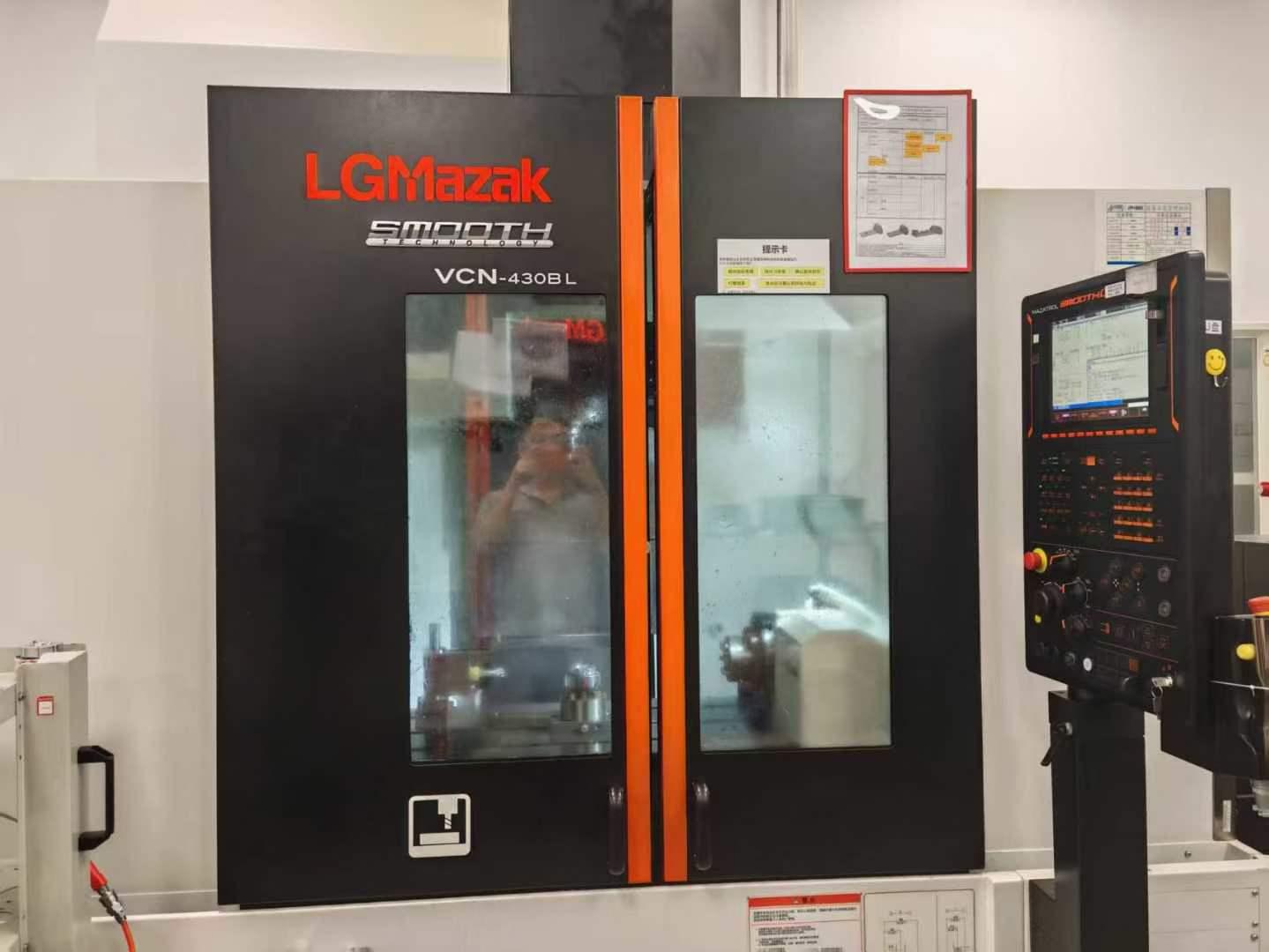 Vertical machining center