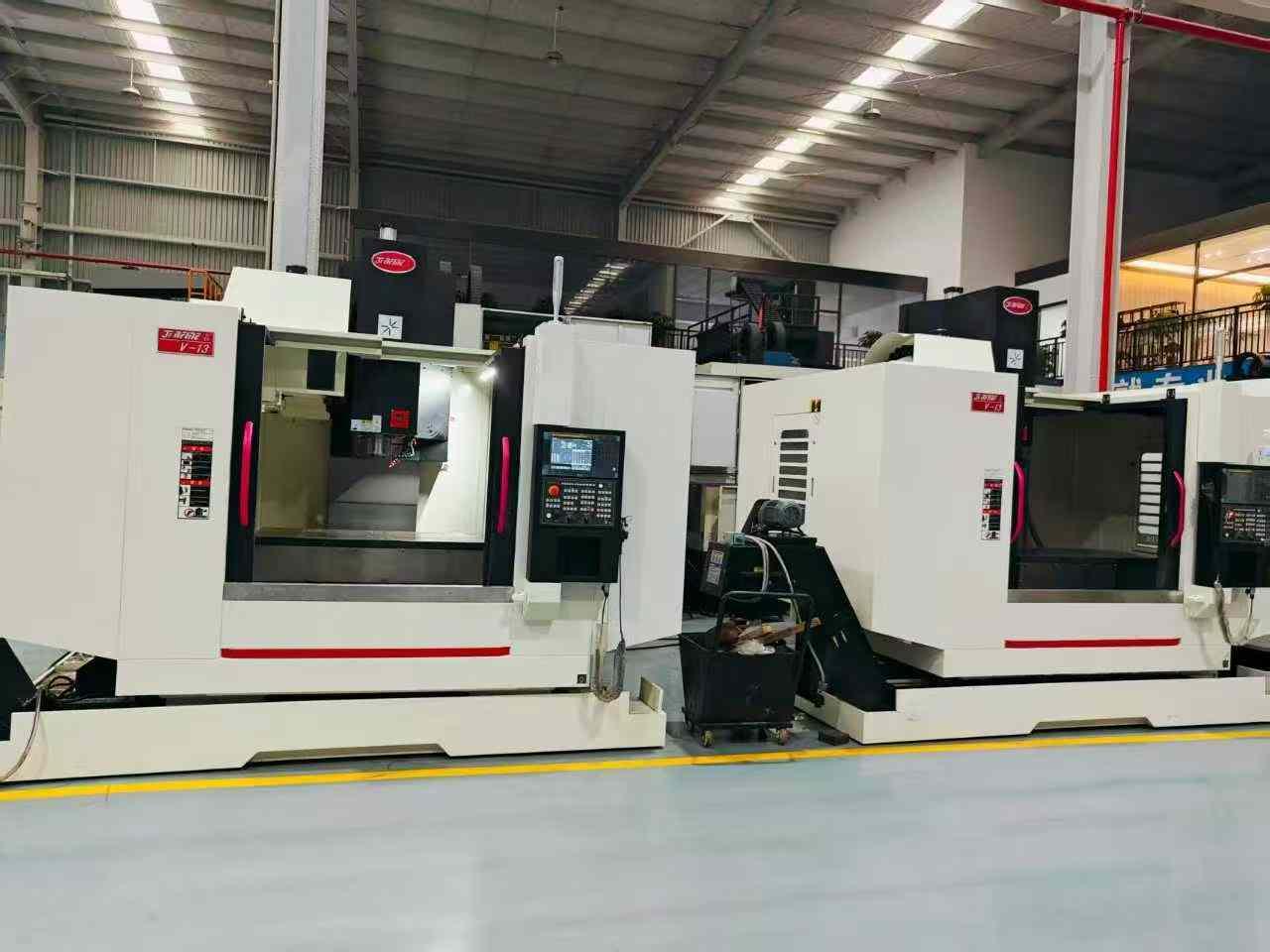 Vertical machining center