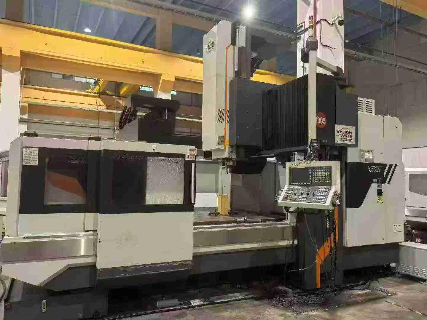 Vertical machining center