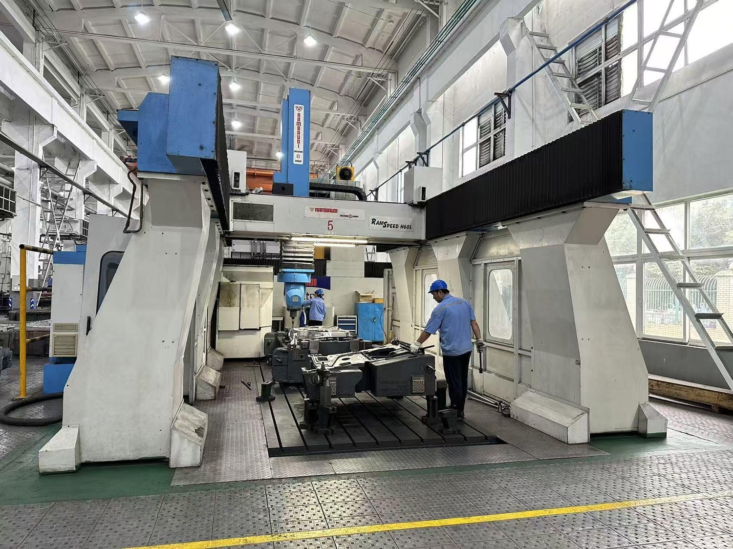 5 axes gantry machining center