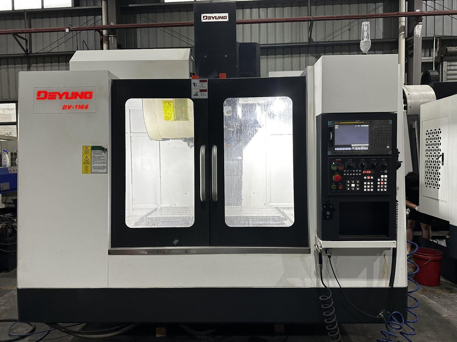 Vertical machining center