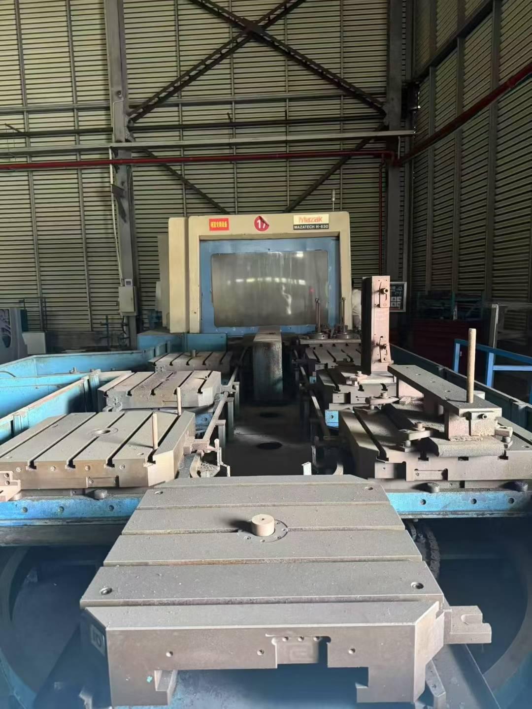 Horizontal machining center