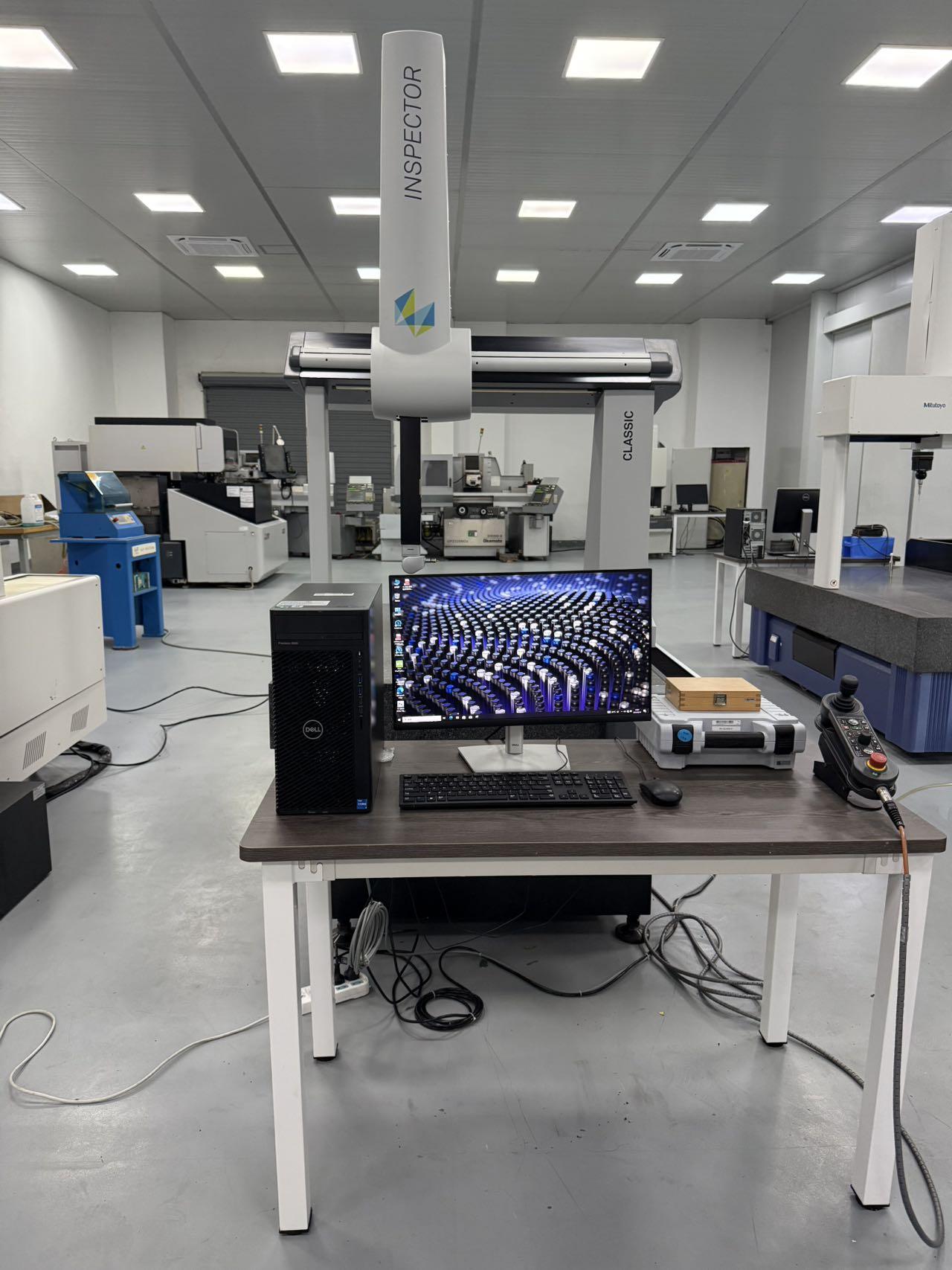 Three-coordinate measuring instrument