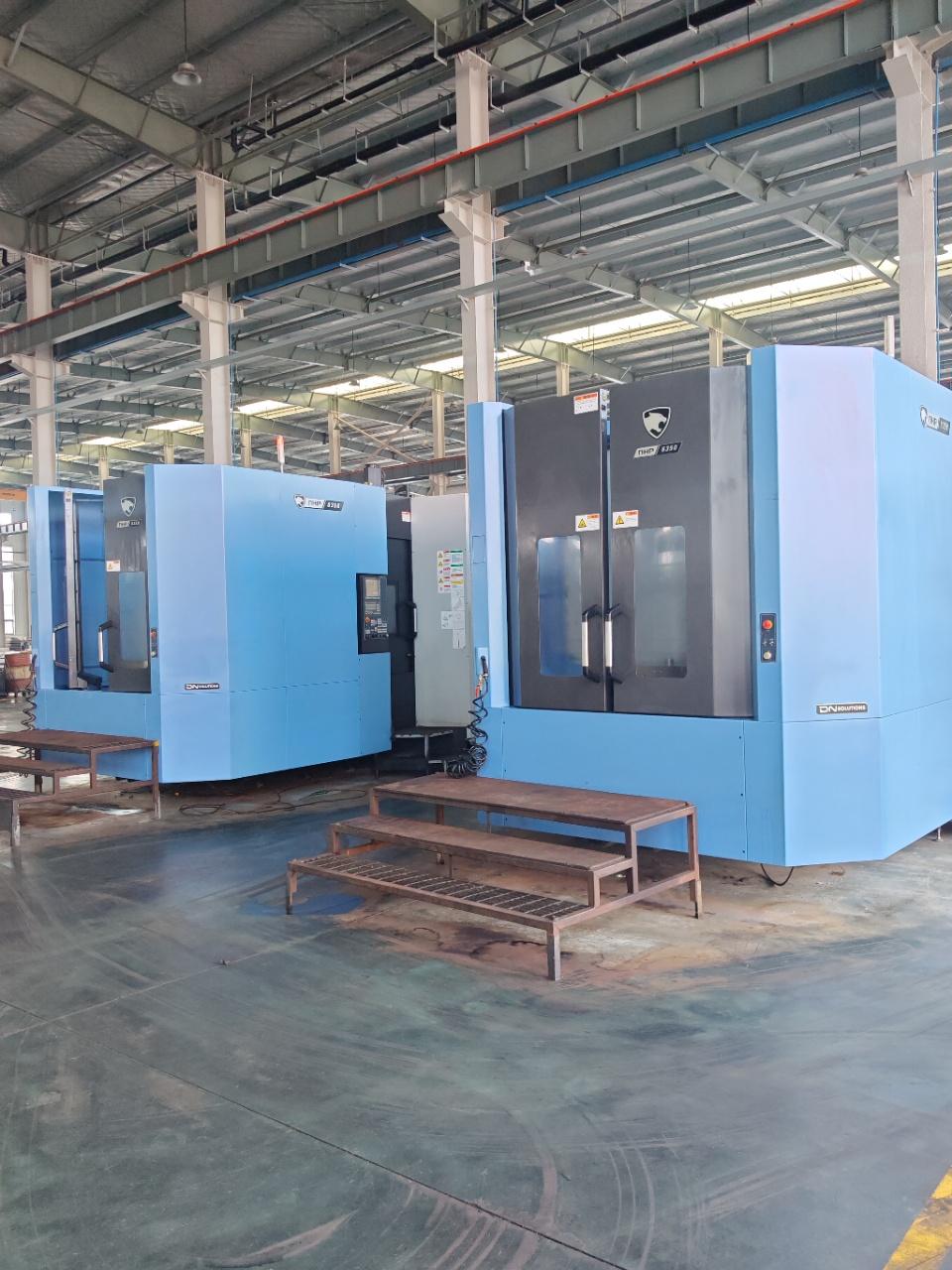 Horizontal machining center