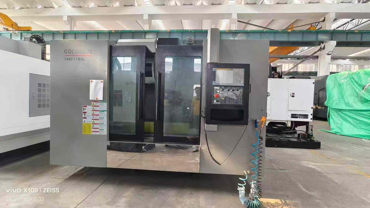 Vertical machining center