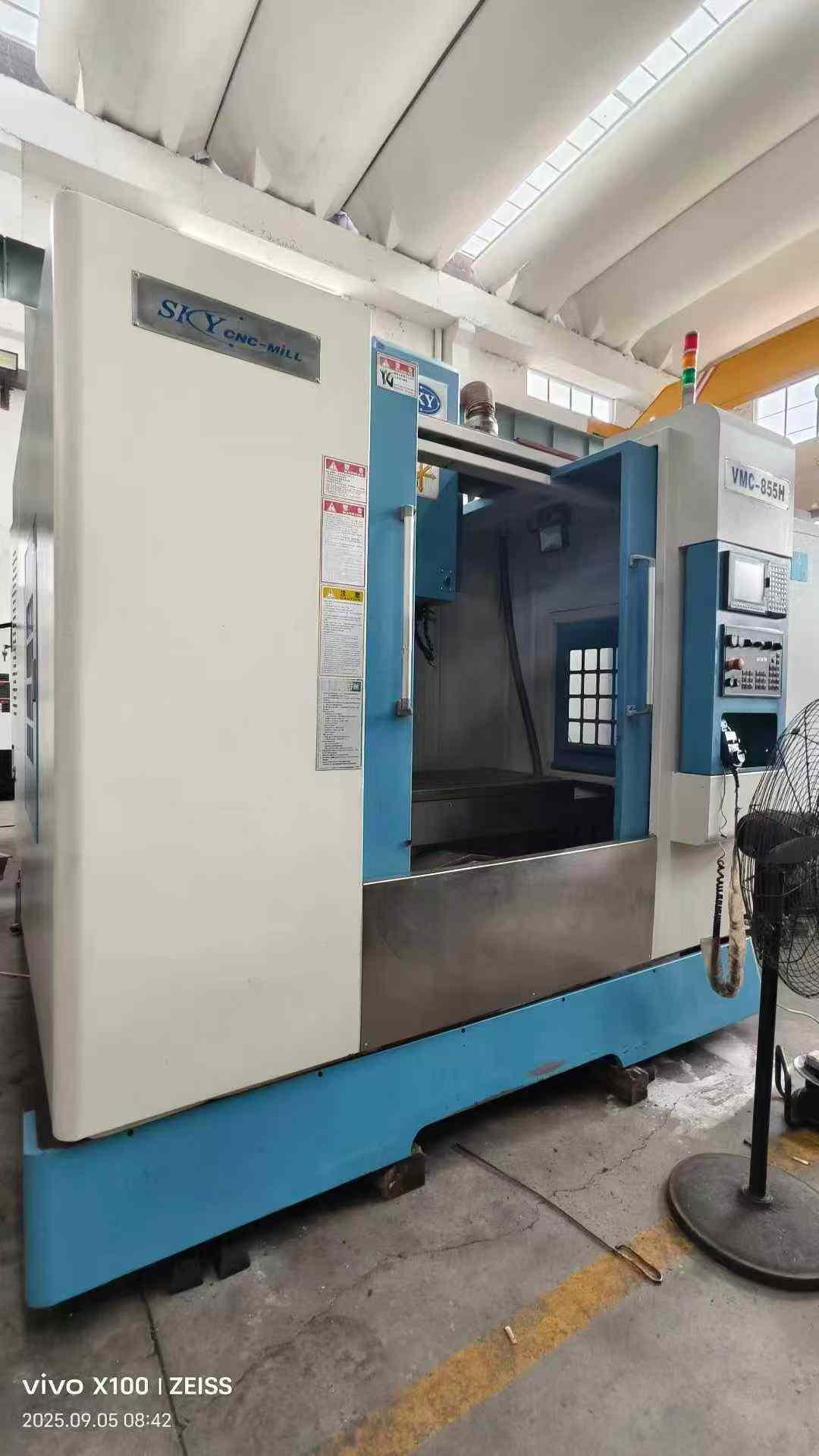 Vertical machining center