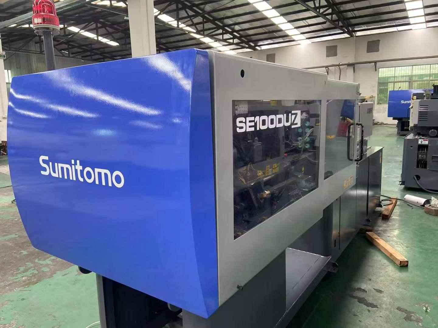 Plastic injection machine