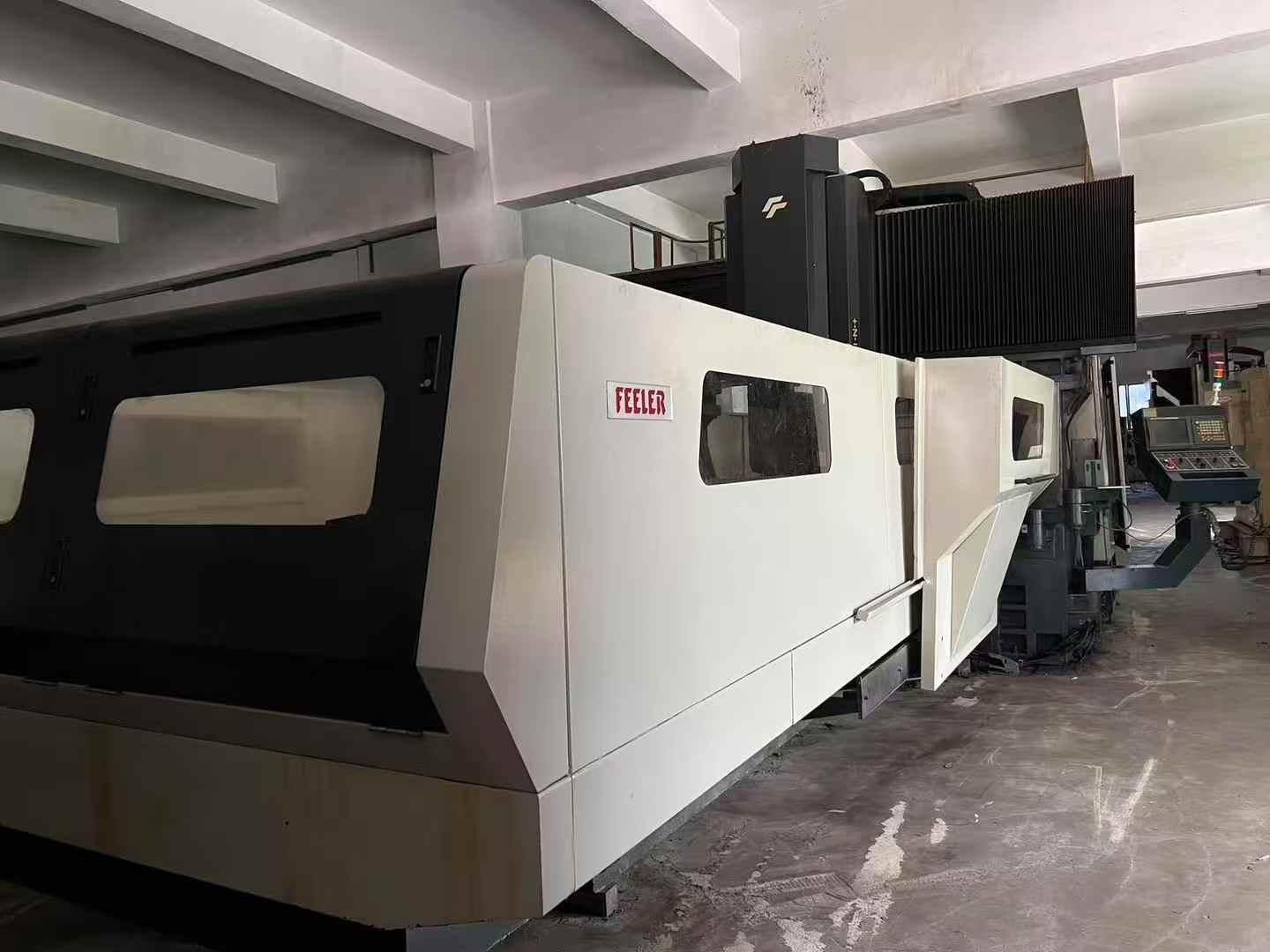 Gantry machining center