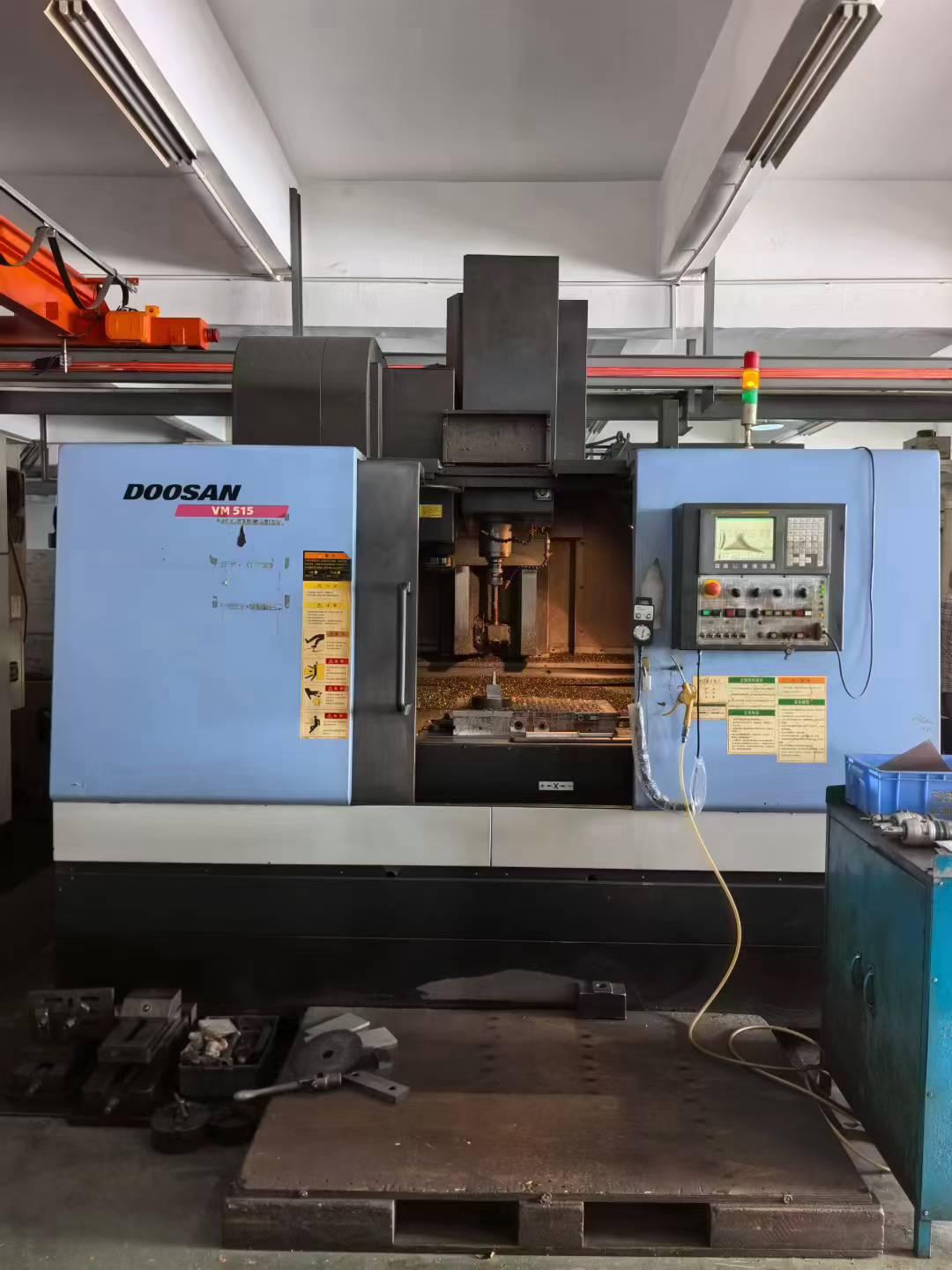 Vertical machining center