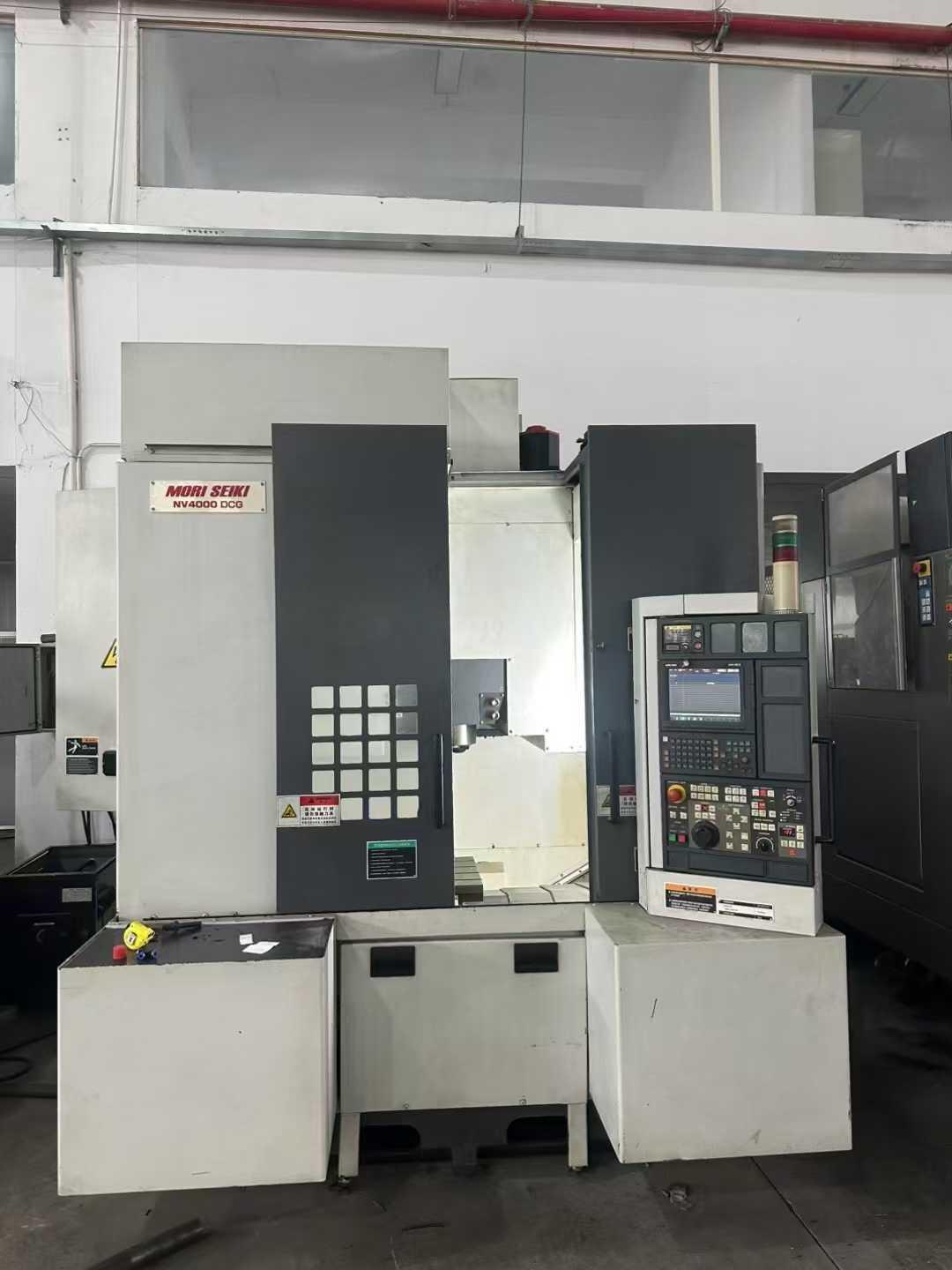 Vertical machining center