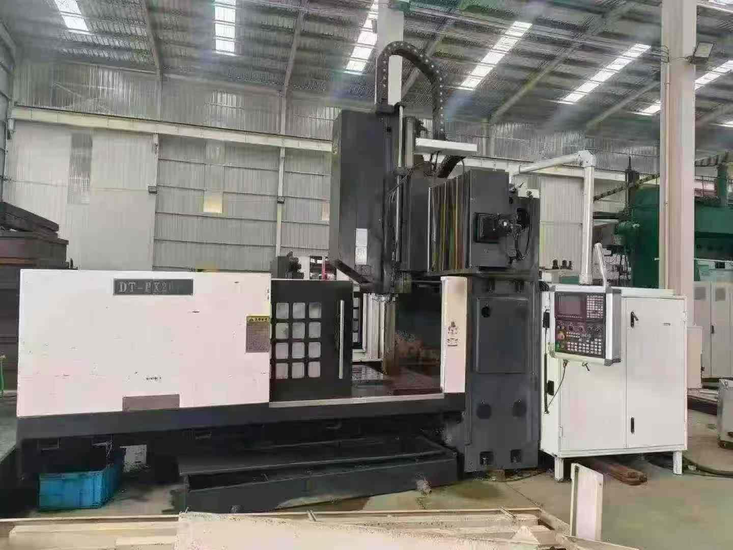 CNC gantry milling machine