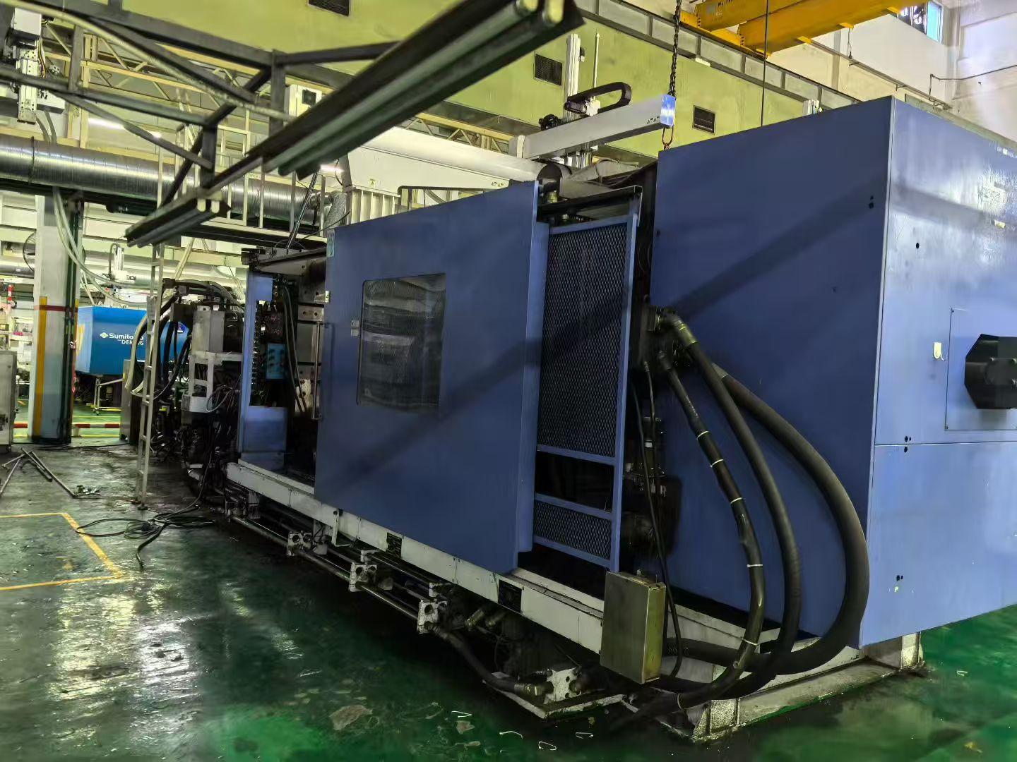 Plastic injection machine