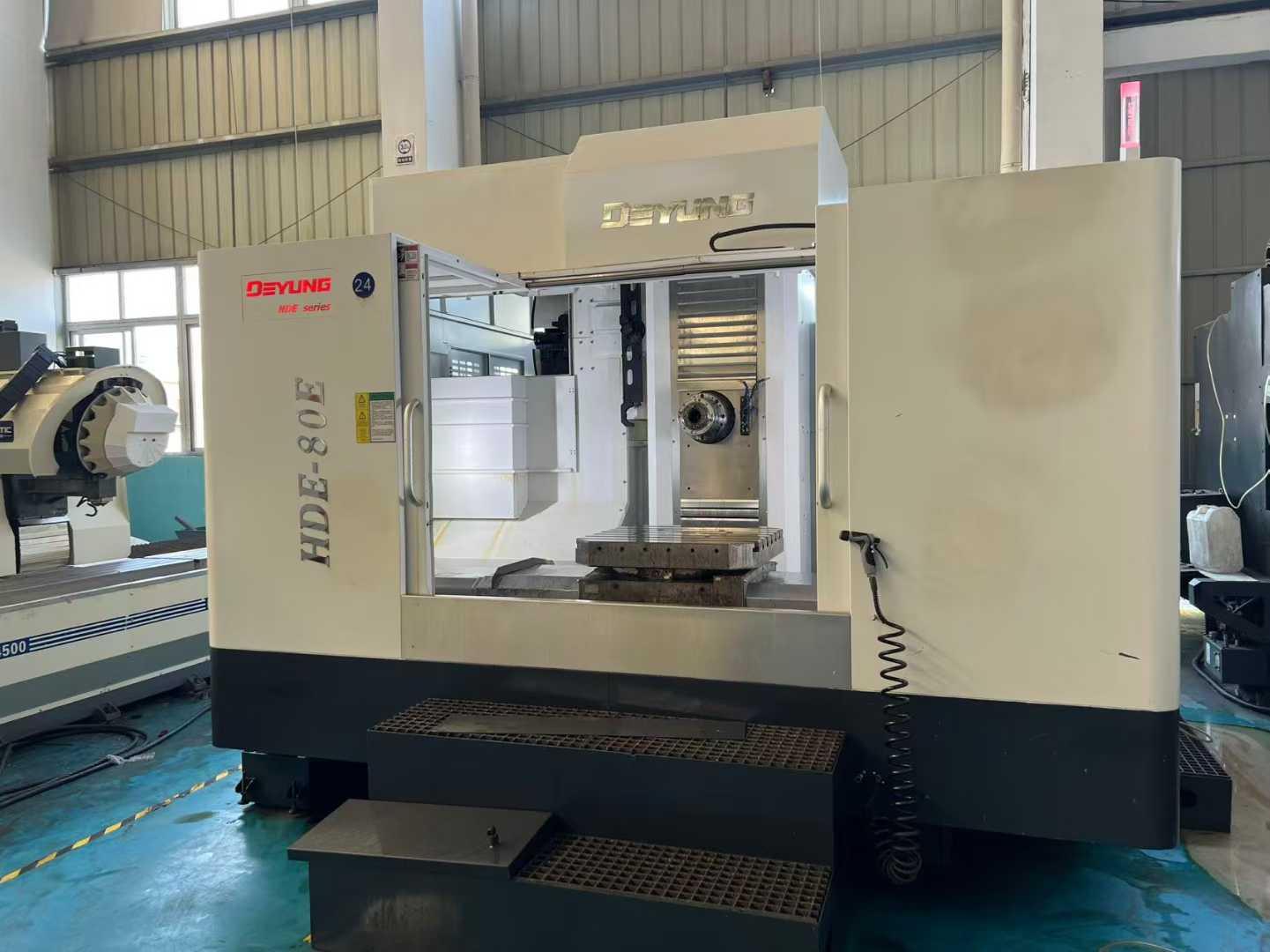 Horizontal machining center